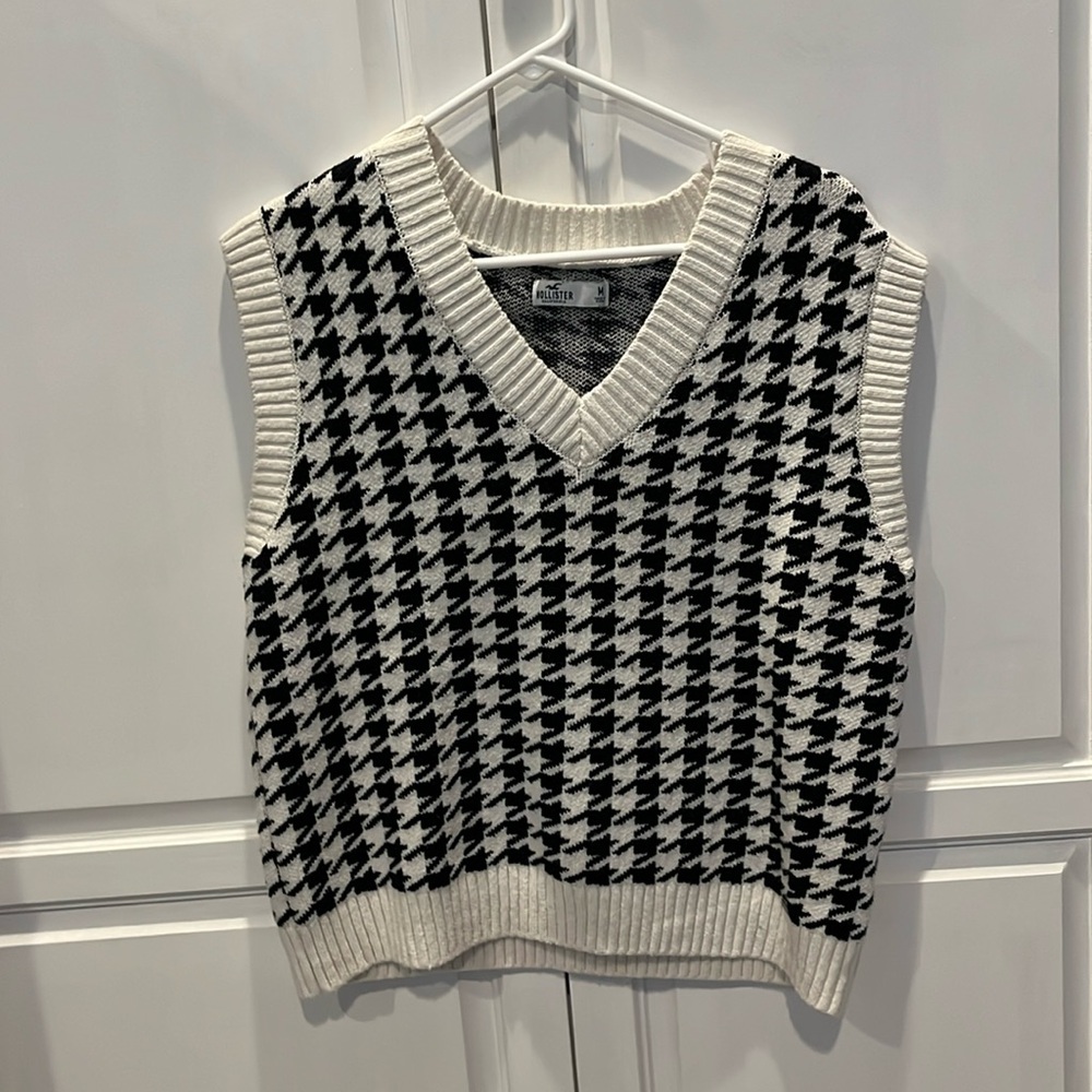 Hollister top